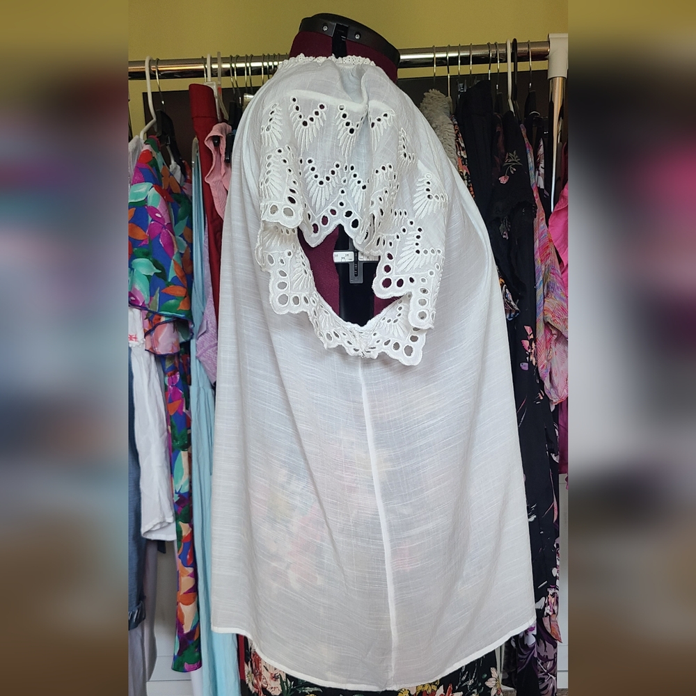 Chelsea & Theodore White Eyelet Sleeve Blouse - Picture 5 of 7